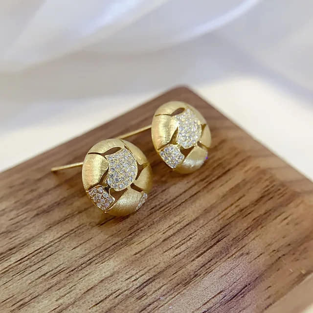 Sabrina`s Collection | 18K Gold Natural Diamond Stud  Earrings