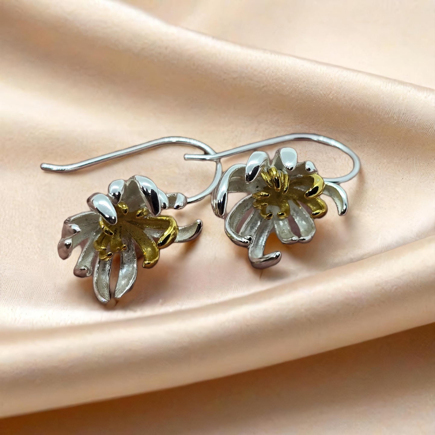 Sabrina`s Collection |Chrysanthemum Flower Drop Earrings